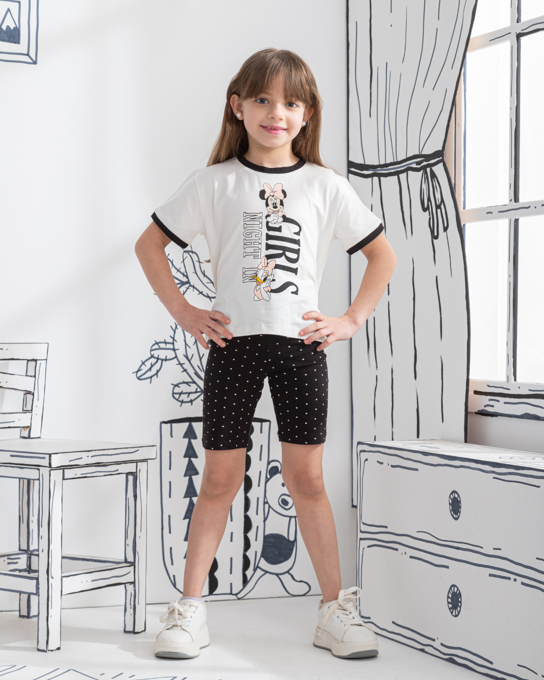 Soirée entre filles en pyjama à manches mi-longues et short legging fille