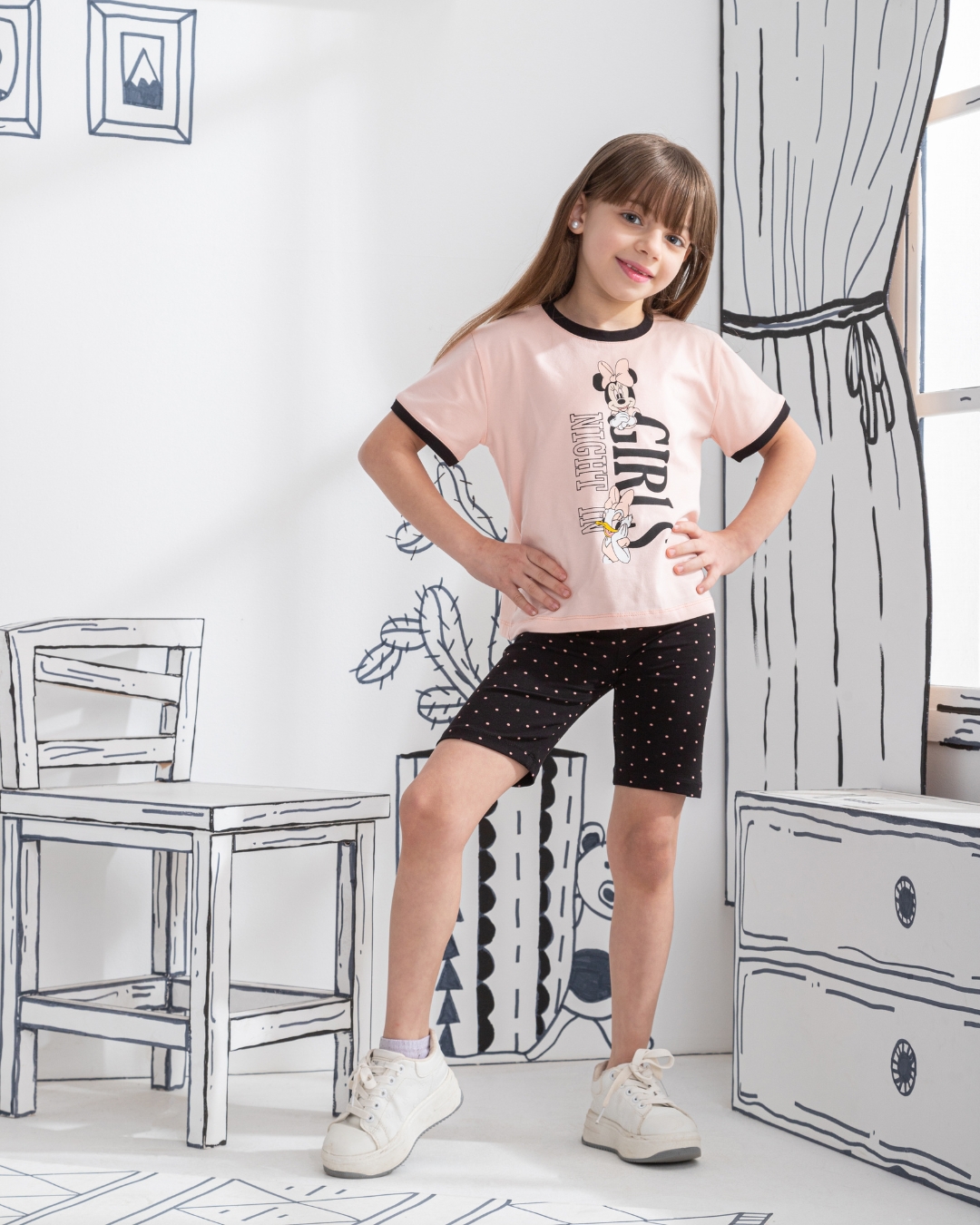 Soirée entre filles en pyjama à manches mi-longues et short legging fille