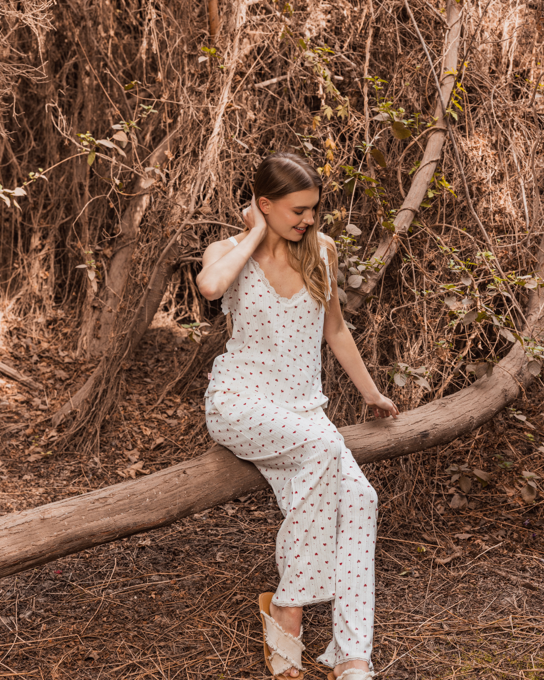 Pyjama femme mini coeurs avec bretelles et pantalon