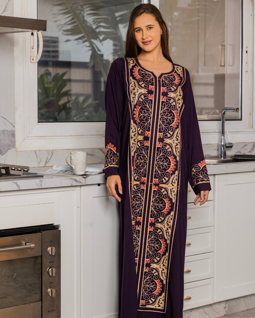 Chemise unie en dacron avec manche brodée 8